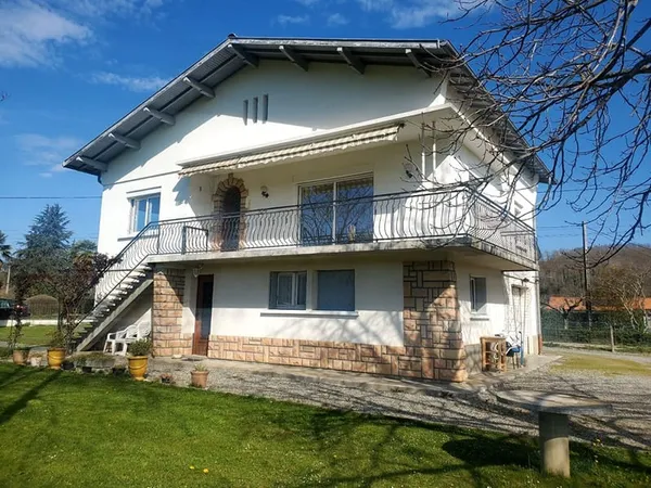 Grande maison familiale proche des axes principaux
