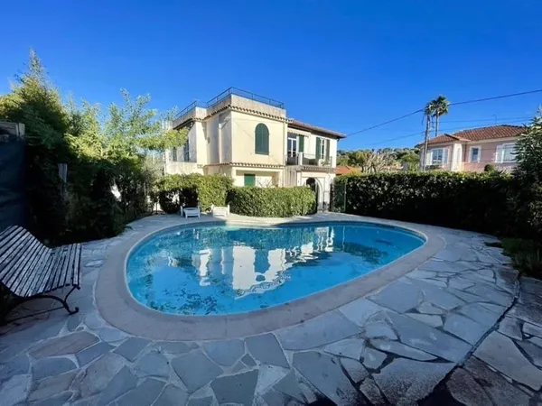 Cap Antibes - Beau T3 en RDJ dans villa