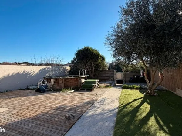 Bas de villa/ Rez de Jardin- T3/4 rénové + double jardin (175 m² + 57 m²) - Janas