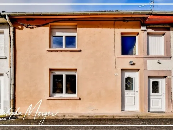 Maison à vendre 3 chambres 100m² à Lindre-Basse (57) proche de Dieuze, conviviale avec grand jardin