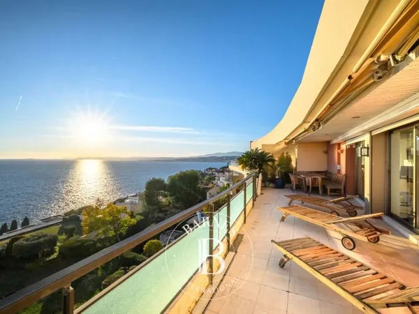 CAP DE NICE - APPARTEMENT VUE MER