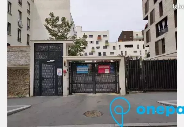 Parking/box 12 m² ST DENIS