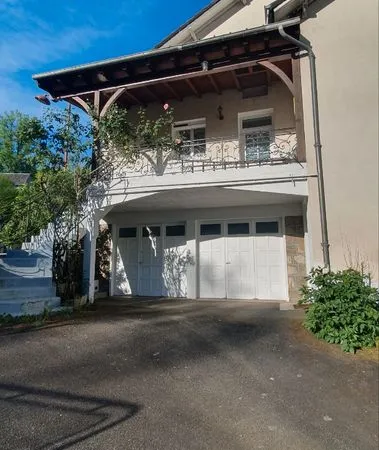 Maison lumineuse avec balcon