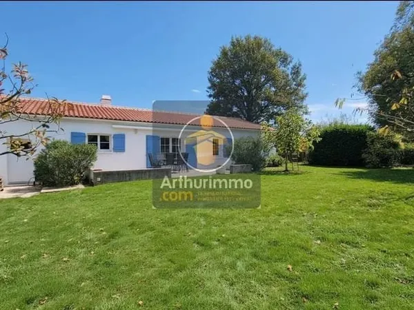 Maison contemporaine 4 chambres économe sur terrain arboré de 1 000 m² Vue campagne sans vis-à-vis !