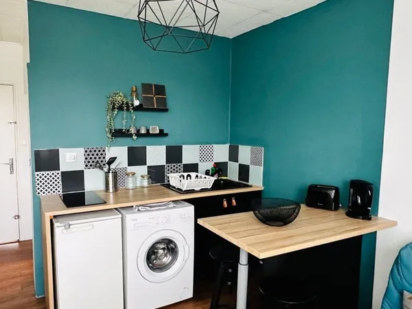 Studio meublé 17m² idéal étudiant - Proche IFSI - Calme + Parking