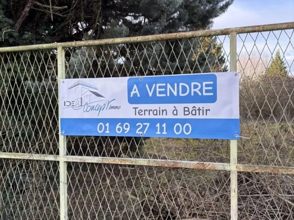 Terrain 652 m²