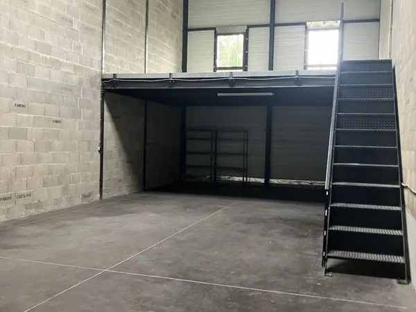 Entrepôt 151 m² VENISSIEUX