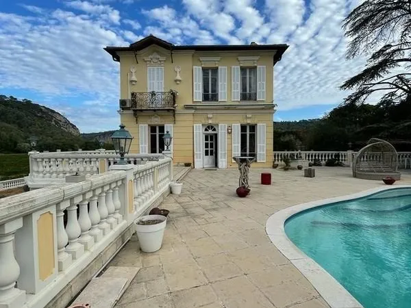 Bastide à louer au coeur d'un domaine viticole