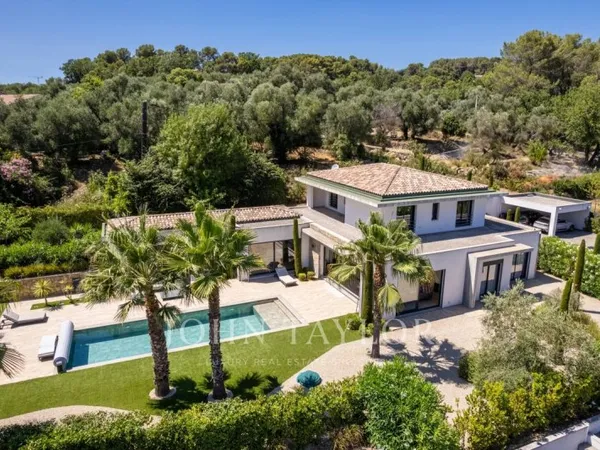 Villa 5 chambres à pied du village de Valbonne