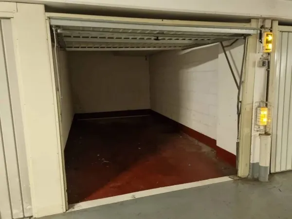 Parking/Garage/Box