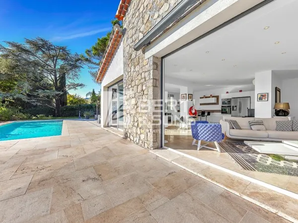 EXCLUSIVITE - MANDELIEU PRODUIT RARE ! VILLA 6 PIECES EN PIERRE RÉNOVÉE - QUARTIER RECHERCHÉ