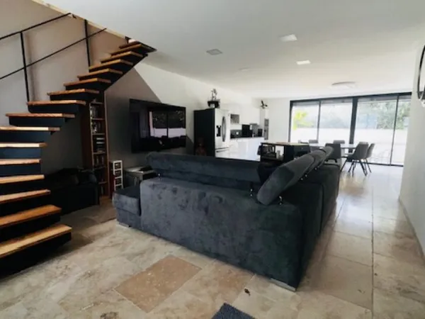A VENDRE MAISON DE VILLE RENOVEE 5 PIECES 151M2 4 CHAMBRES J