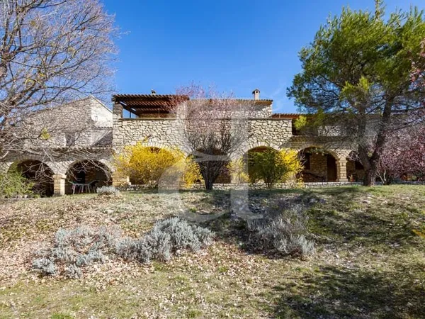 Mas avec terrasse dans la région de Buis-les-Baronnies - Exclus