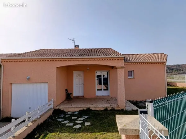 Vend Maison T4 de 2013.90 m² habitables et garage de 20m²sur terrain de 350ml²