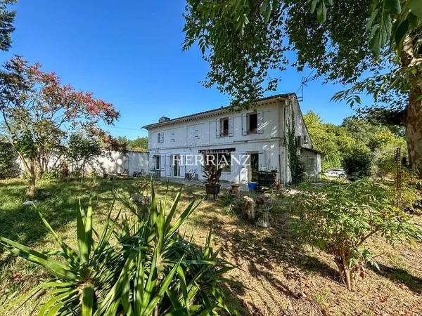 Investisseur - maison et dépendances de 320 m2 à rénover ent