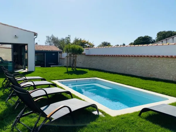 Maison de charme en coeur de village - piscine - stationnement