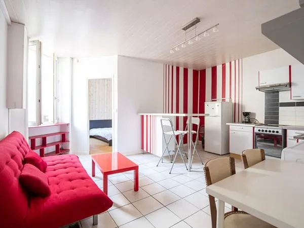 A VENDRE NANTES ST CLEMENT APPARTEMENT DE TYPE 2 DANS BEL IMMEUBLE ANCIEN