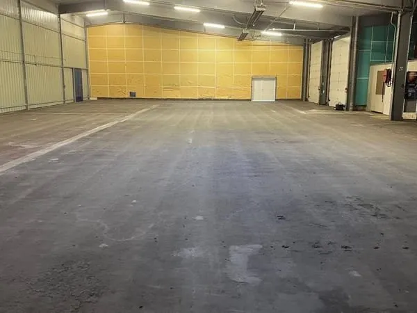 Entrepôt 820 m²
