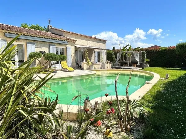 Villa de plain-pied avec piscine à L'Isle-sur-la-Sorgue