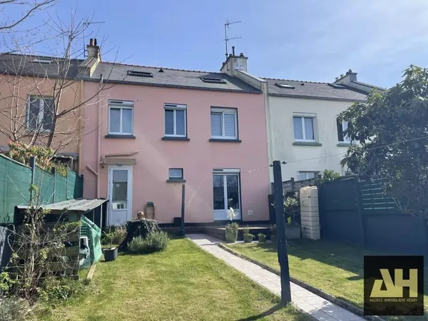 BREST KERICHEN PROX. KERINOU - MAISON DE VILLE - 4 CHAMBRES ET 1 BUREAU - GARAGE - JARDIN CLOS