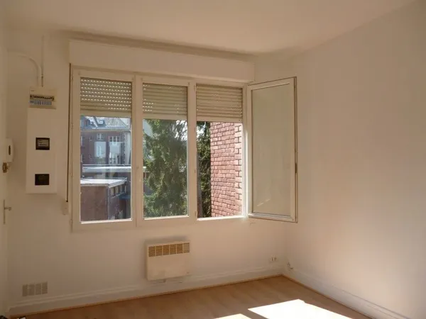 Proche MAISON DE LA CULTURE ; 27 m2