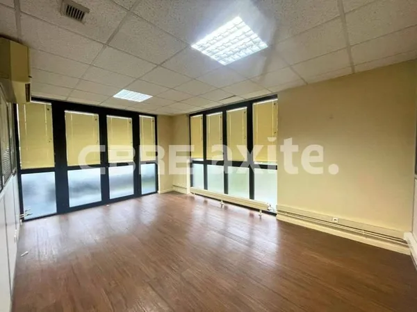 Bureau 384 m²