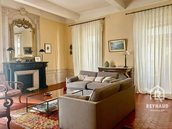 Maison 10 pièces 380 m²