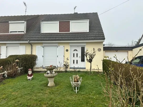 Maison semi-individuelle avec garage et jardin, Quartier résidentiel à Hautmont