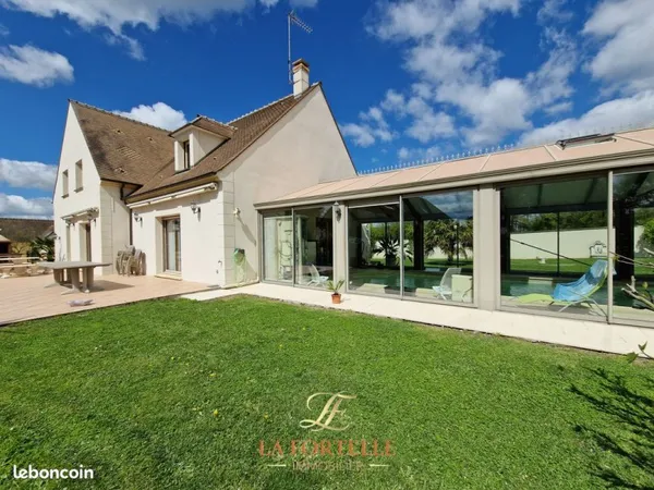 Villa 10 pièces 250 m²