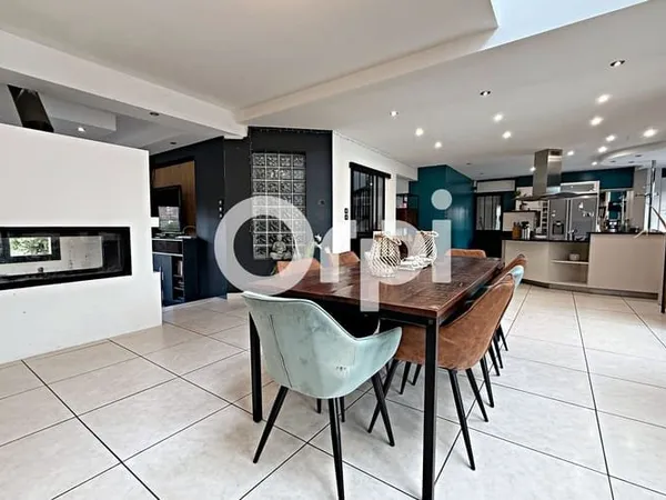Maison 7 pièces 220 m²