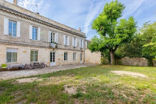 Maison 10 pièces 244 m²