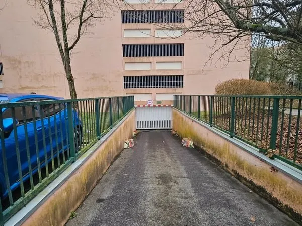 Place de parking square lamartine