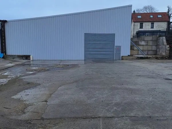 A Louer Bâtiment divisible