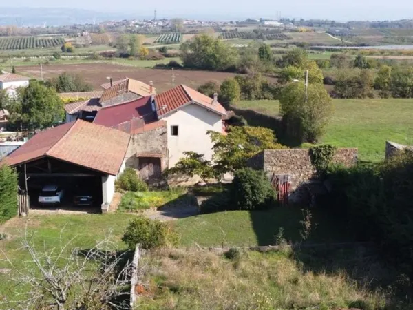 Authentique maison de 5 pièces avec dépendances à Vinzieux