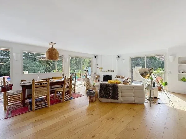 Maison 5 pièces 210 m²