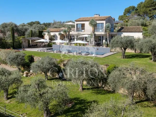 VALBONNE proche Village : Exclusivité - Superbe villa contemporaine avec magnifique vue panoramique
