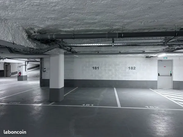 Place de parking à louer