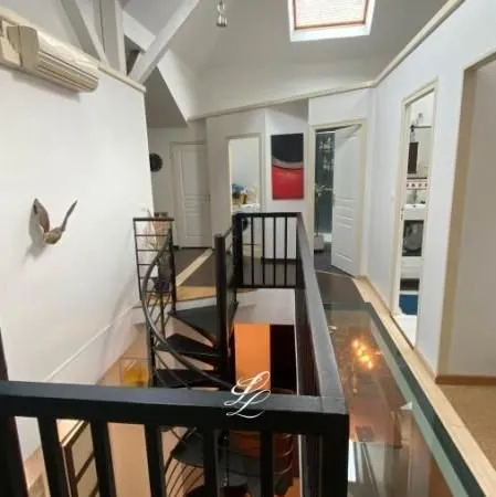 Appartement 6 pièces 220 m²