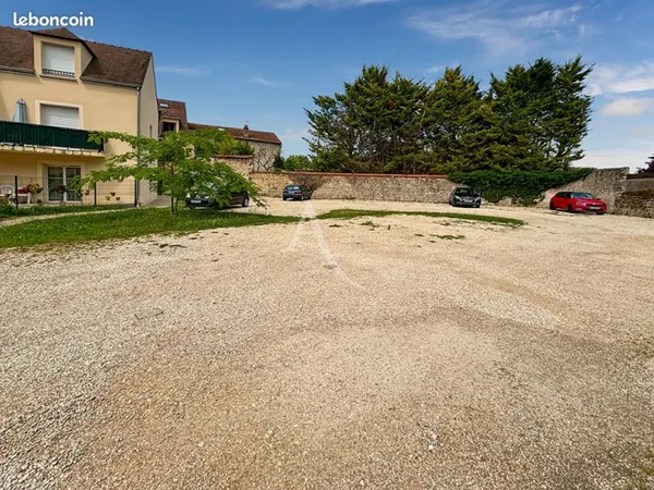 Parking/box ETAMPES