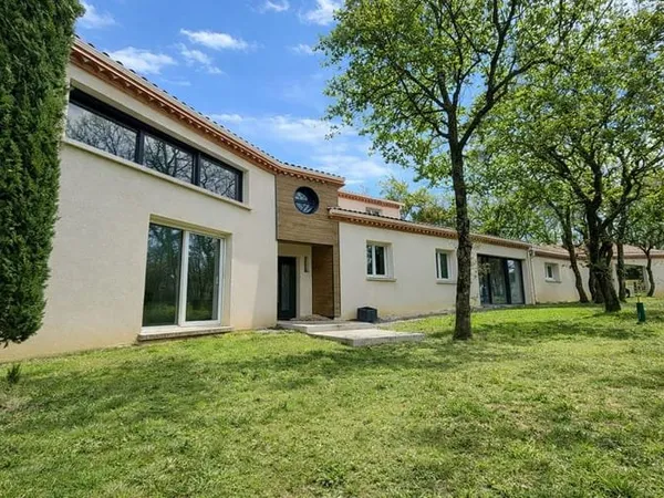 Maison 9 pièces 313 m²