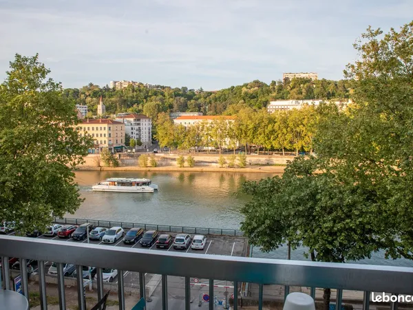 APPARTEMENT T3 TRAVERSANT 75 m² - BALCON VUE SAÔNE - BOX - CAVE - LYON 9 VALMY