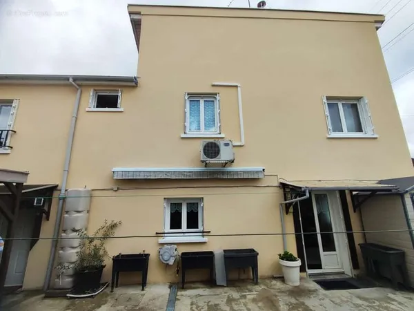 Aulnay Centre ville Proche Gare - Maison de 108m2 - 5 pièces - 3 chambres - Jardin et dépendance