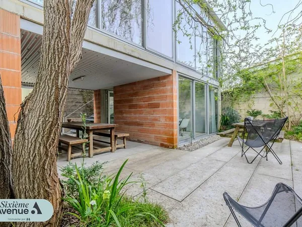 Bordeaux Bassins à Flots / Bacalan - Immeuble de 282m² avec bureaux et appartement