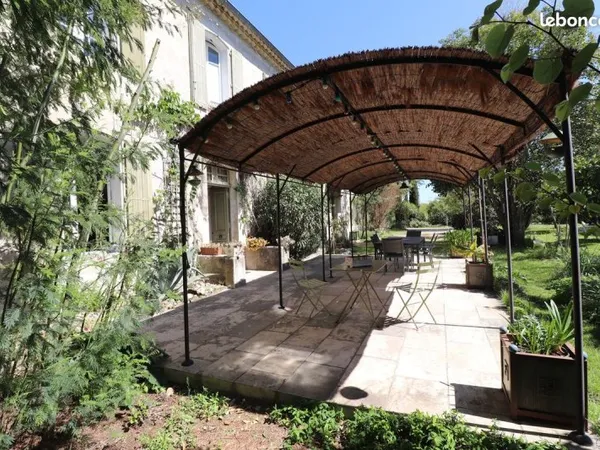 MAS 157 m2 , Atelier et jardin paysagé de 2 310 m2