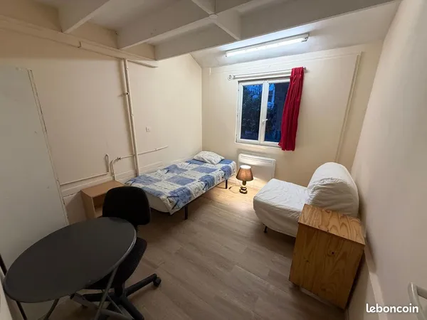 Chambre rénovée en colocation