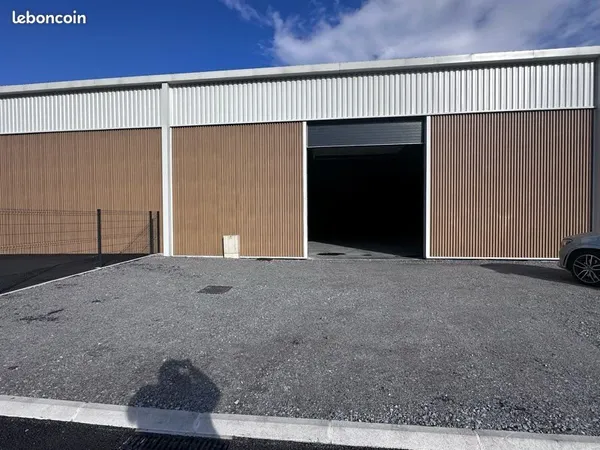 St Chamond local 195m2