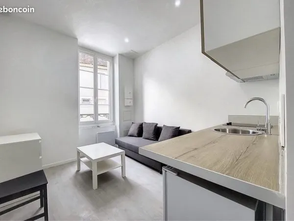 À louer beau studio meublé