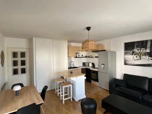 Appartement 2 pièces meublées à louer avec 2 balcons et 1 place de parking