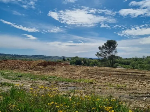 Terrain 374 m²