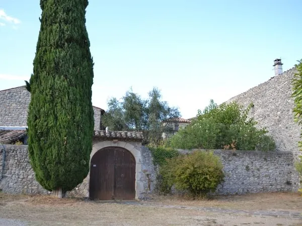 Mas provençale en Ardèche sud avec gîte.